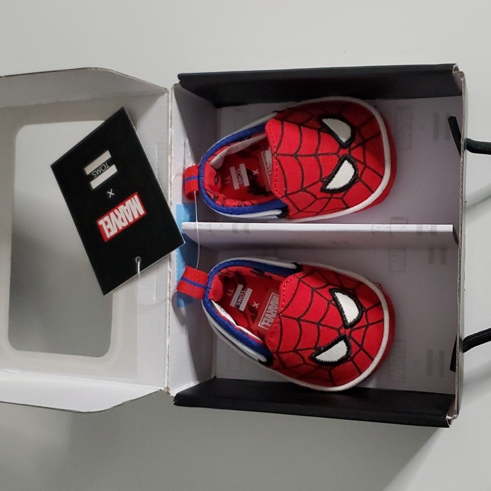 Baby Marvel x Toms shoes